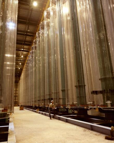 图20布满离心机的浓缩铀工厂（美国能源部）