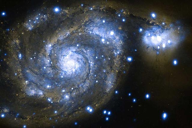 星系碰撞宣告整个星系坠入黑洞死亡