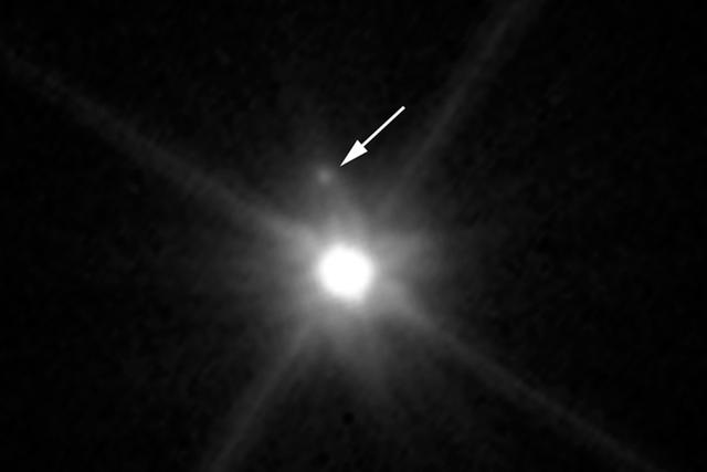 矮行星冥王星的姐妹星鸟神星也有一个小月亮