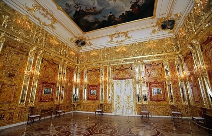 图为复制的琥珀厅。