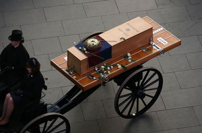 2015年理查三世的葬礼。考古学家们被允许发掘这位晚期君王的遗体，但有一个条件：一旦完成了研究，这位国王必须重新下葬。 Photograph by Christ