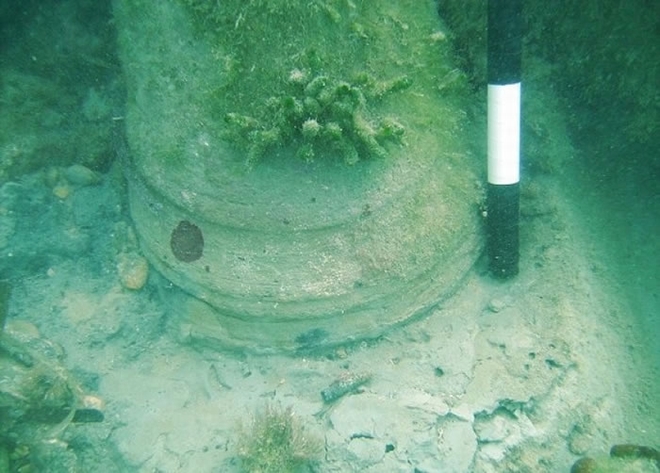 学者质疑为何有石柱等文物，却没有任何曾有人类生活的迹象。