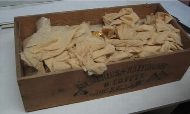 木盒内藏金箔和人骨碎片。