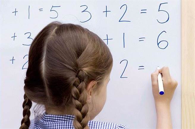 美研发神奇色彩教学 5分钟就能让小孩数学变好(图片取自每日邮报)