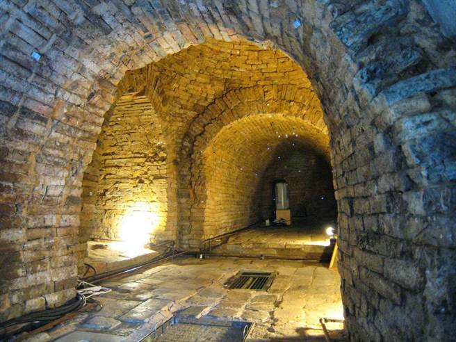 为何有些神秘的长明灯，能为照亮地宫百年甚至千年之久？