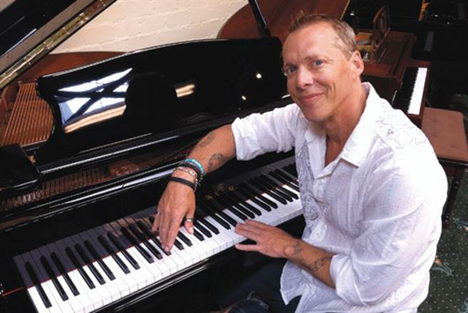 戴尔克阿马杜（Derek Amato）被医生诊断为脑震荡，他的记忆和听力损伤了35%，后来成为音乐天才。