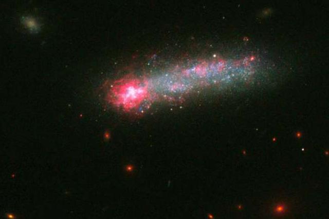 哈勃望远镜拍摄到一场壮观的星际烟火