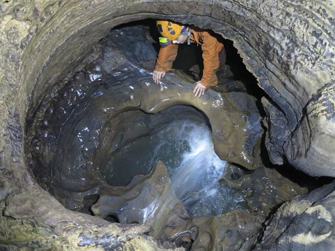 贵州的双河洞，号称是全中国最长的洞穴。