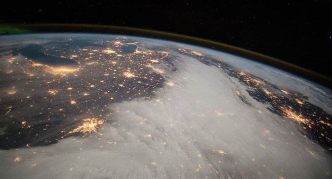 掉进“地球中心”需要多久？地理学家这样说...