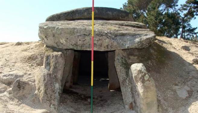 因通道狭长的设计，形成了一个能观测星像的天文望远镜。