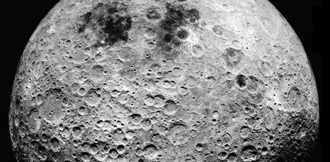 月球曾发生星际大战 竟是外星人自相残杀？