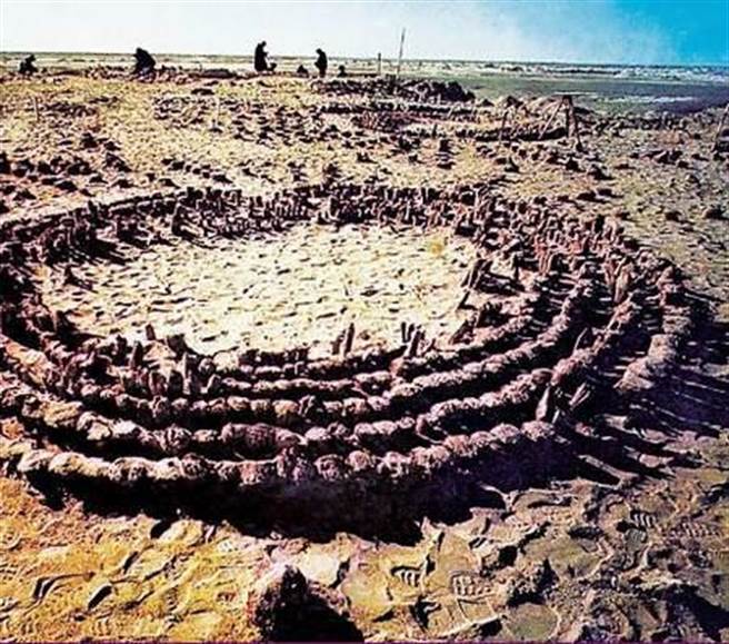 在随葬品中，没有发现任何受汉文化影响的遗存。