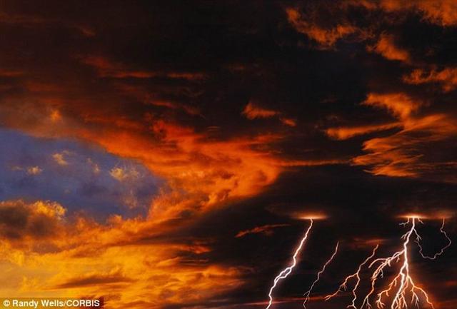 神秘系外行星每小时出现一万亿束闪电