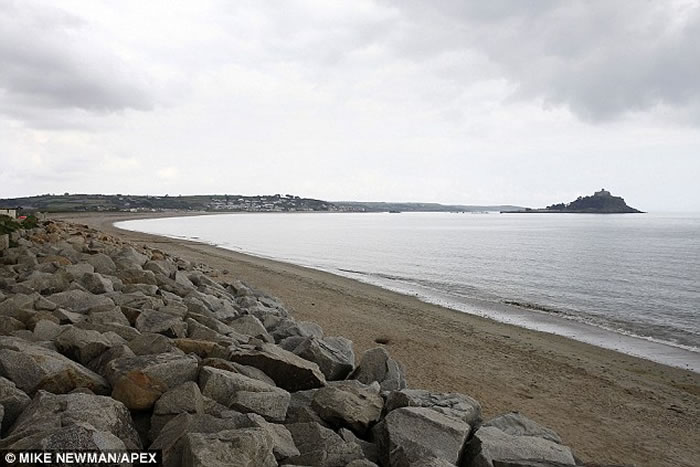 英国海岸发现大量恐怖“异形蛋” 引发外星人逆袭恐慌