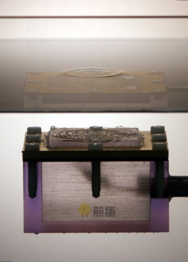 科学家在水上画出“声音全息图”