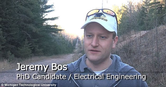 波尔丁之光：美国密西根州波尔丁国家森林公园传出神秘白色亮光