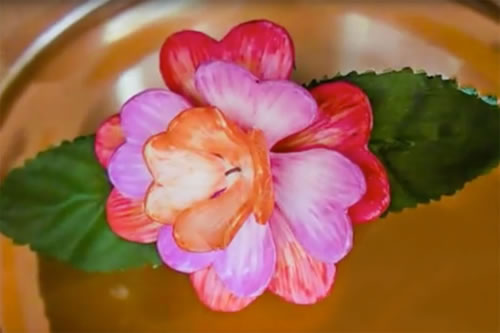 每个花瓣可在不同时间绽放的假花