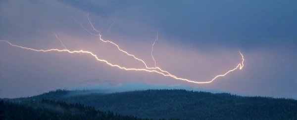 俄克拉荷马州上空划出全球最长闪电，长321公里