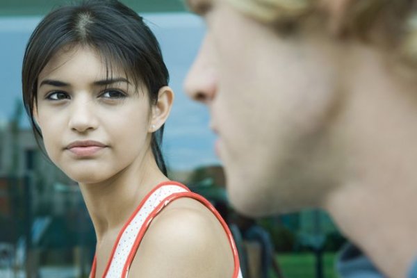 老觉得别人在看自己？是因为你的大脑很高级