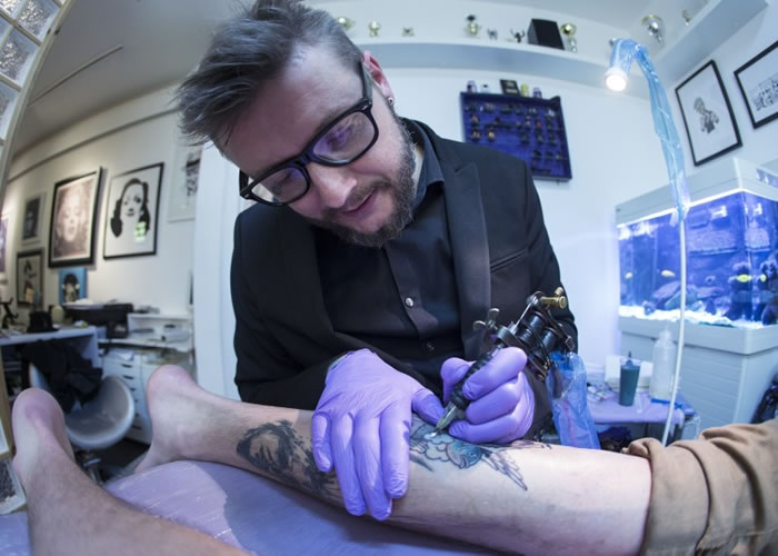 纹身常给人负面印象。