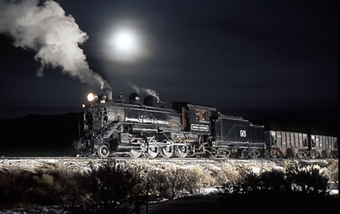 俄罗斯“果戈里的幽灵火车”：民众称看到郊外铁路一列老式火车呼啸而过随即消失