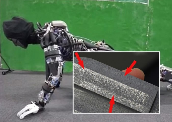 Kengoro（图）的骨架有如海绵（右下），能让水流过散热，同时能支撑身体。