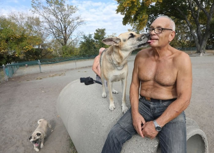 不少饲养宠物的人，都喜欢与宠物有“肌肤之亲”，但要小心感染病毒。