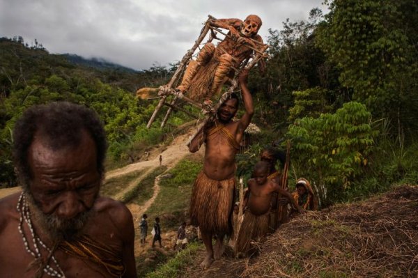 当代木乃伊：巴布亚新几内亚的熏尸仪式