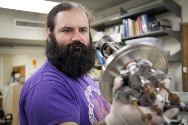 科学家搞出离子推进器，即将进入太空实验