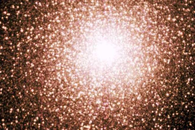 杜鹃座47球状星团拥有大量的恒星，但毫秒级脉冲星的数量仍然很少