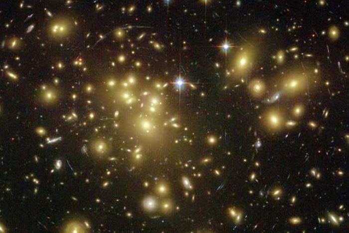 这项研究的时间点起始于宇宙大爆炸后六十亿年左右，旨在解决星系团环境下恒星形成的问题