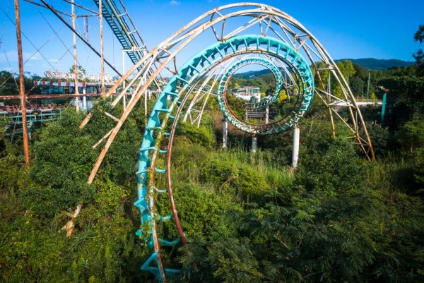 往昔之美：古老废弃建筑的航拍作品