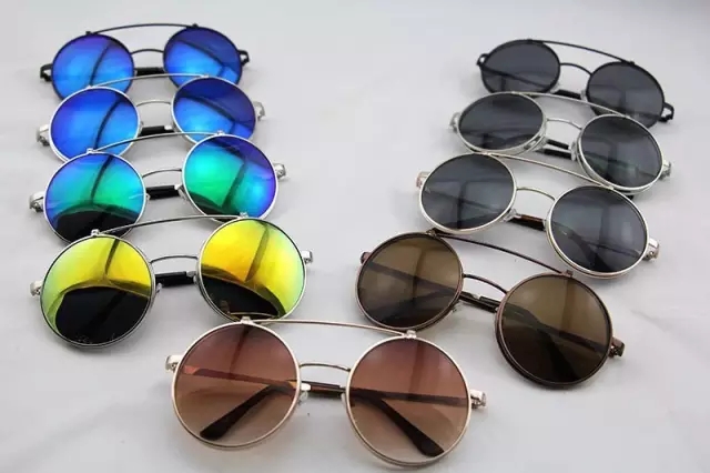 变色眼镜是如何变色的？