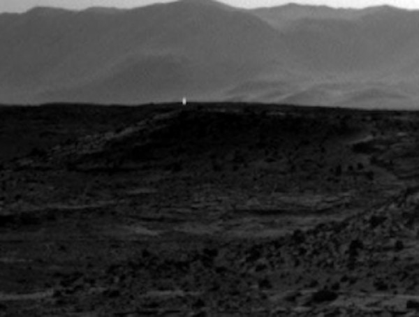 18張讓你困惑到“腦漿從耳朵流出來”的無法解釋照片。#17 會瞬間移動的女子！