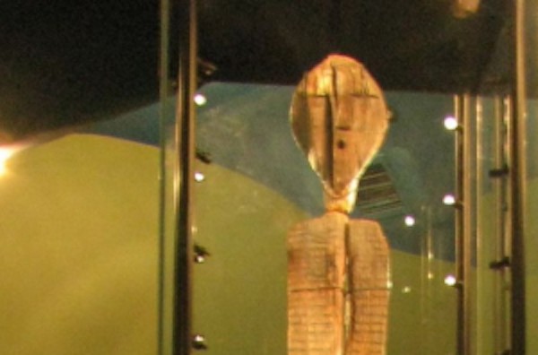 18張讓你困惑到“腦漿從耳朵流出來”的無法解釋照片。#17 會瞬間移動的女子！